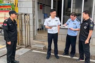 那不勒斯客场对阵米兰，前主帅斯帕莱蒂现场观战